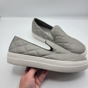 Steve Madden slip on quilted leather upper size 9M